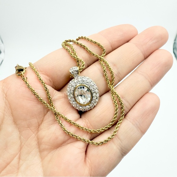 Elegant Silver Tone Clear Crystal Rhinestones Pendant Necklace - Picture 1 of 8